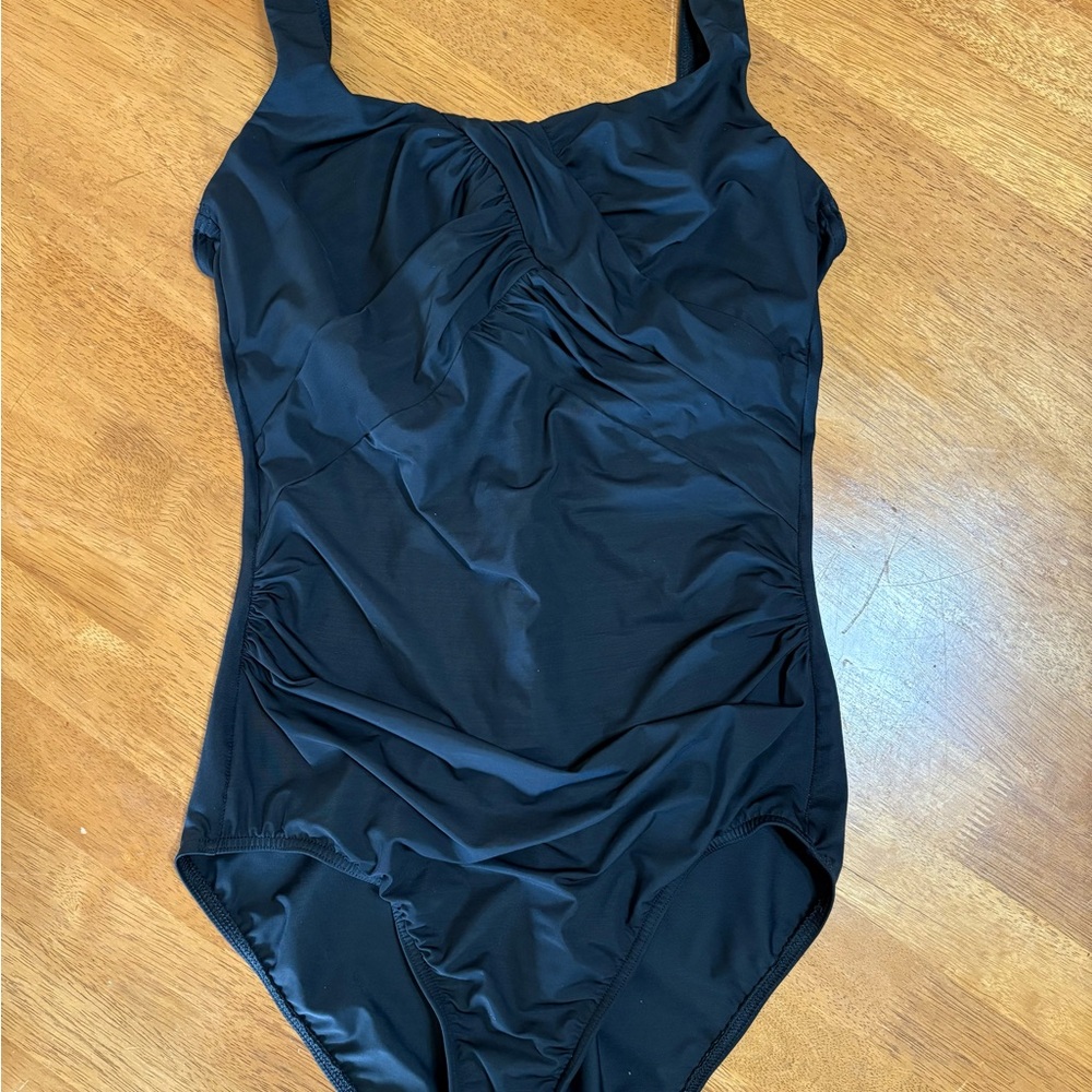 Land’s End Carmela SlenderSuit 10L Like New!